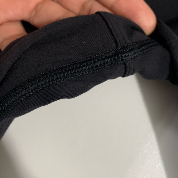 Lululemon pants size 4. - Picture 4 of 8